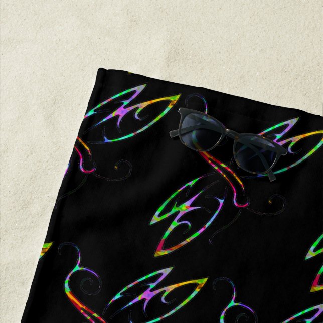 Serviette de plage aux libellules colorées (En situation)