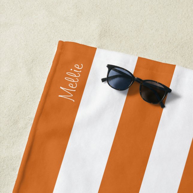 Serviette de plage avec nom de monogramme (En situation)