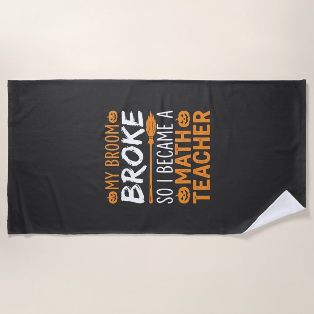 Serviette De Plage Balai d'Halloween de professeur de maths drôle (Devant)