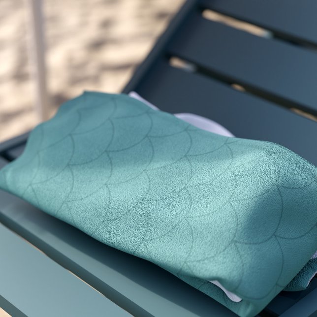 Serviette De Plage Balances de sirène Aqua Turquoise vert Monogramme (Suitable for all mermaids. Add your initials to this fish scale pattern beach towel)