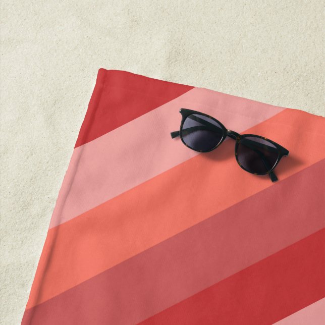 Serviette De Plage Bandes roses de corail (En situation)