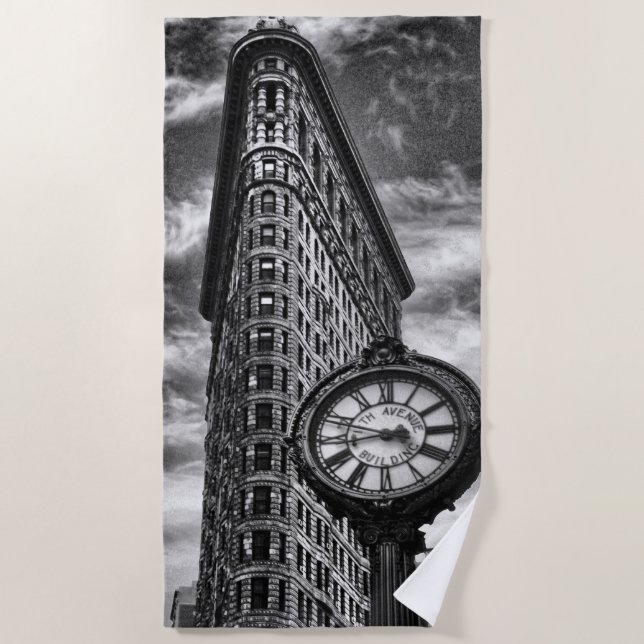 Serviette De Plage Bâtiment et horloge de Flatiron en noir et blanc (Devant)