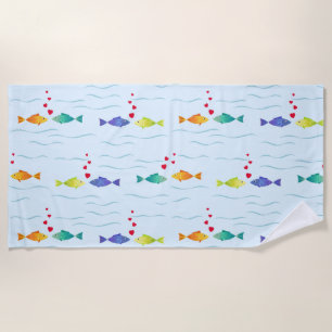 Serviette De Plage Beau poisson romantique dans l'océan tombent amour