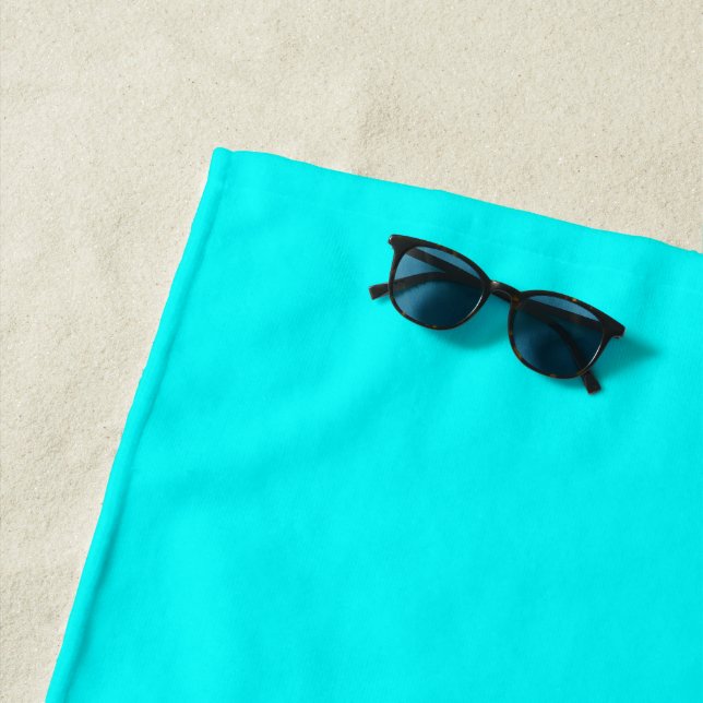 Serviette De Plage Bleu Néon Uni | Classique (En situation)