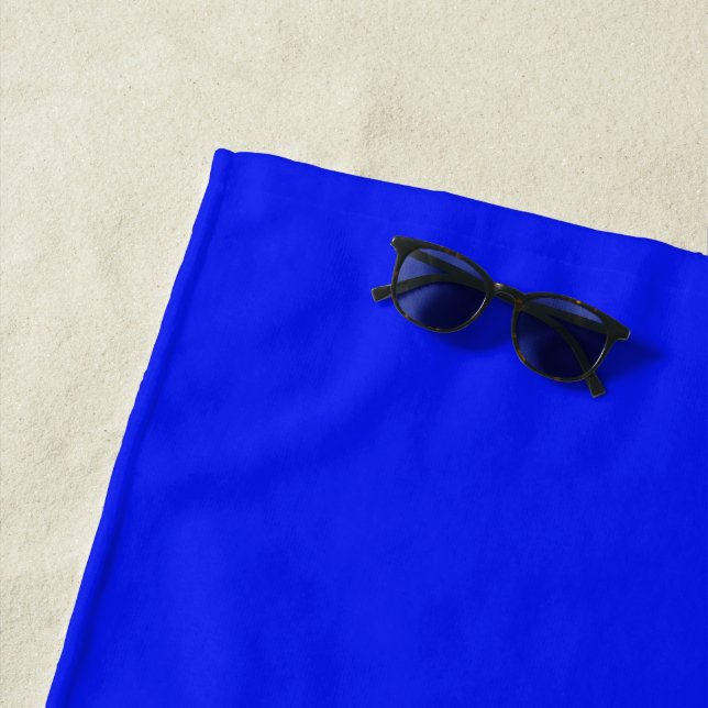 Serviette De Plage Bleu saphir uni bleu vif (En situation)