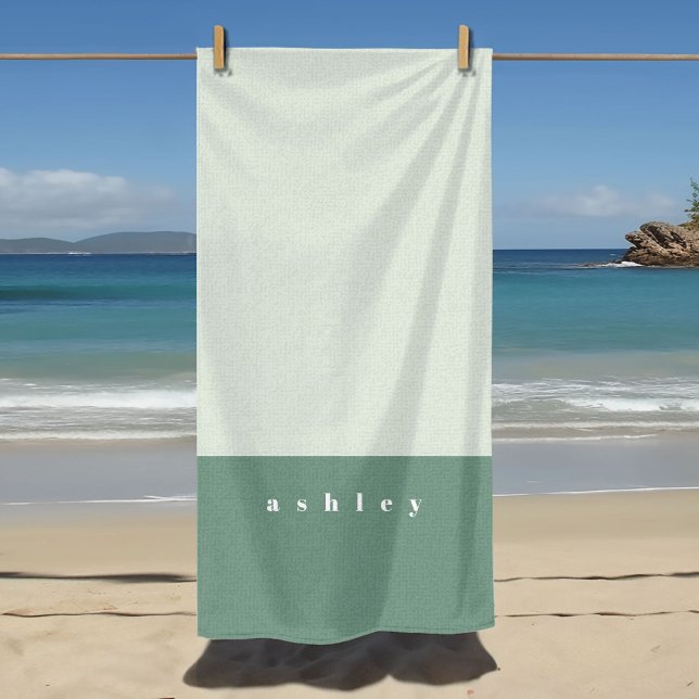 Serviette De Plage Bloc de couleur personnalisé vert menthe (Green color block personalized name beach towel.)