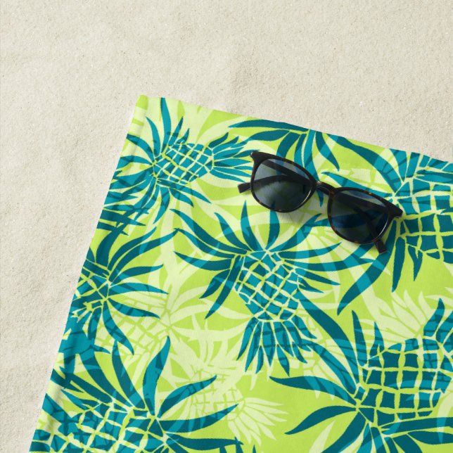Serviette De Plage Camo d'ananas Hawaiian Tropical - chaux et turquoi (En situation)
