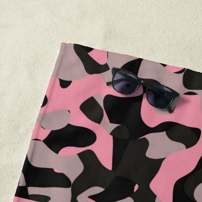 Serviette De Plage Camo rose et noir (En situation)