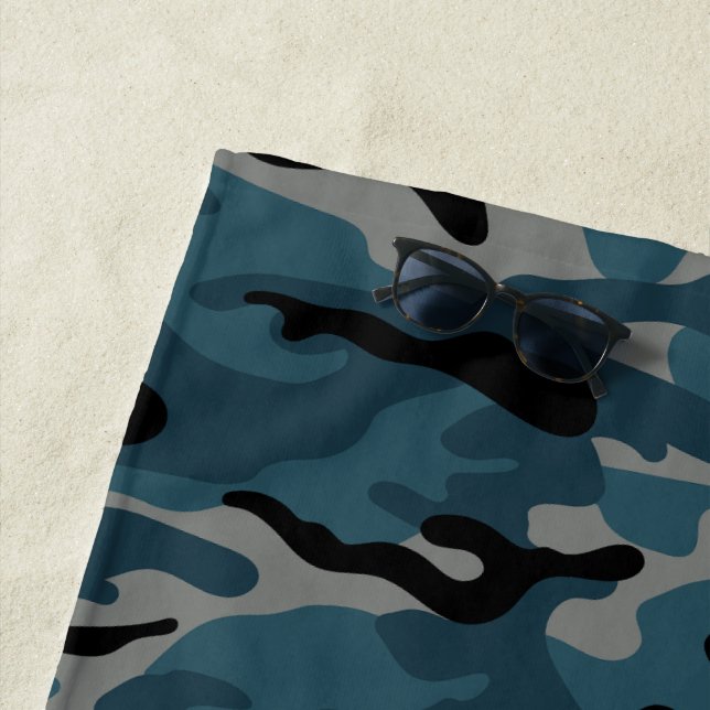 Serviette De Plage Camouflage en noir de nuit (En situation)