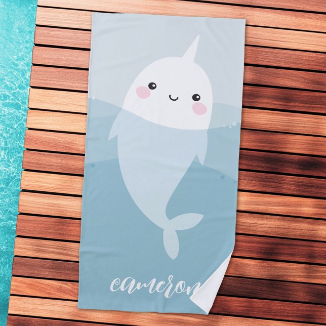 Serviette De Plage Caricature de kawaii Narwhal et vagues (Narwhal and waves cute kawaii cartoon beach towel)