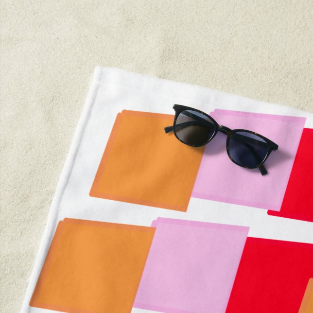 Serviette De Plage Carrés fantaisistes rouge orange rose  (En situation)
