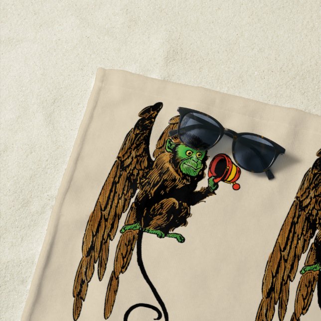 Serviette De Plage Chapeau de singe volant maléfique de l'assistant v (En situation)