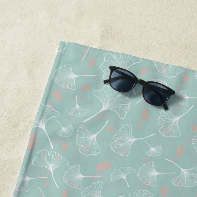 Serviette De Plage Chic Turquoise Ginkgo Feuille Monogramme (En situation)