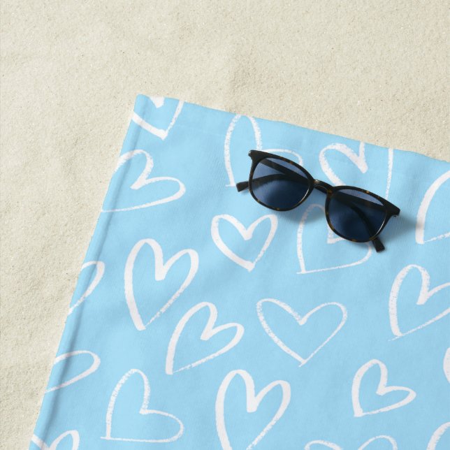 Serviette De Plage Coeur bleu et blanc motif (En situation)