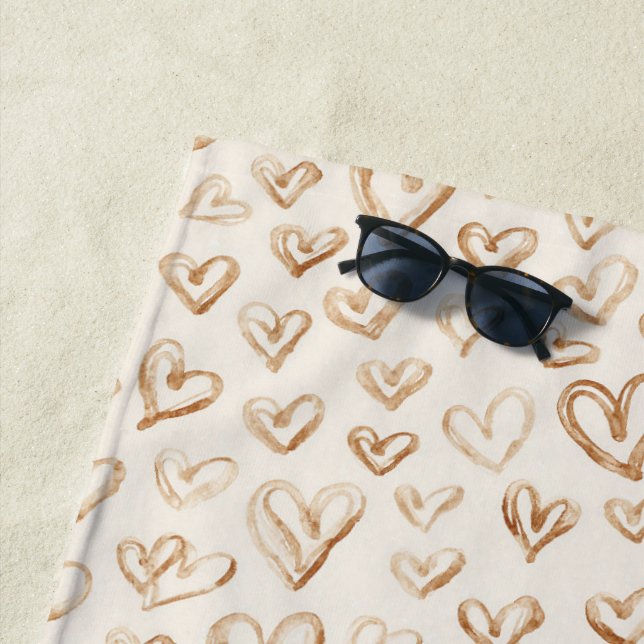 Serviette De Plage Cœurs bruns crème Saint-Valentin Amour (En situation)