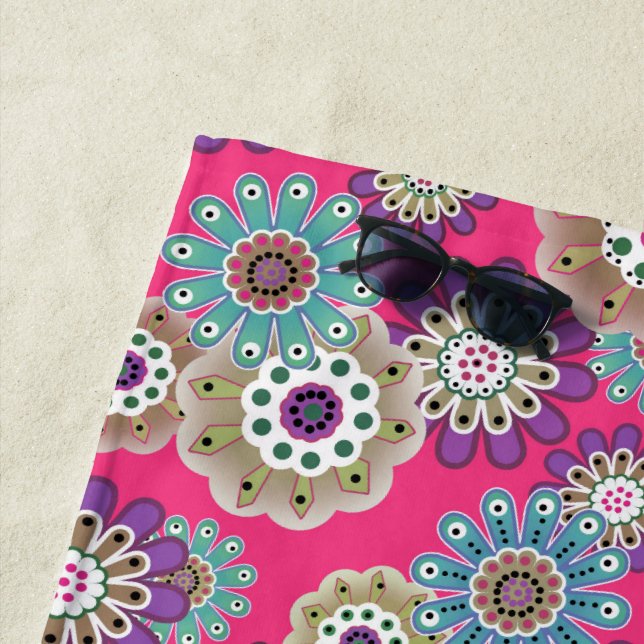 Serviette De Plage Colorful rustic floral pattern retro  (En situation)