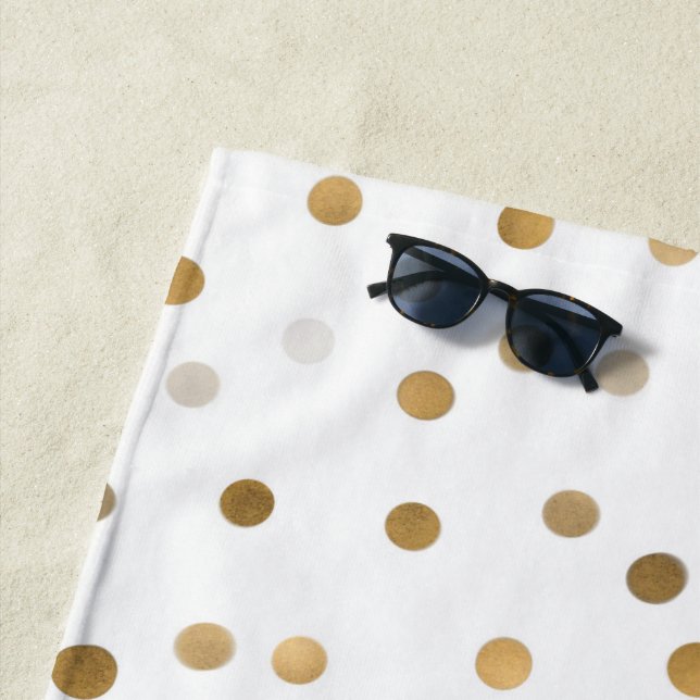 Serviette De Plage Conception blanche de points dorés girly (En situation)