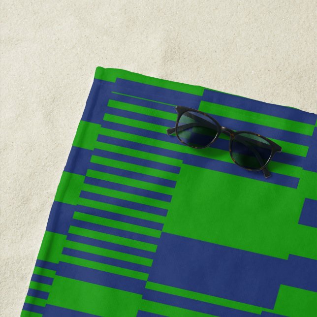 Serviette De Plage Conception de rayures patchwork bleu vert  (En situation)