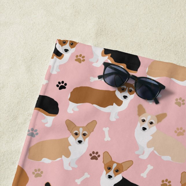 Serviette De Plage Corgi Dog Paws et Bones Beach Towers (En situation)
