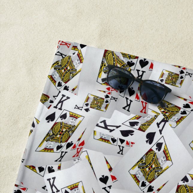 Serviette De Plage "Couche royale : Une pile de cartes de poker des r (En situation)