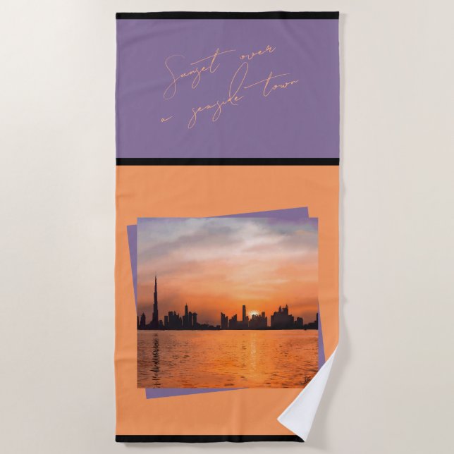 Serviette De Plage Coucher de soleil sur une ville côtière - Art  (Devant)