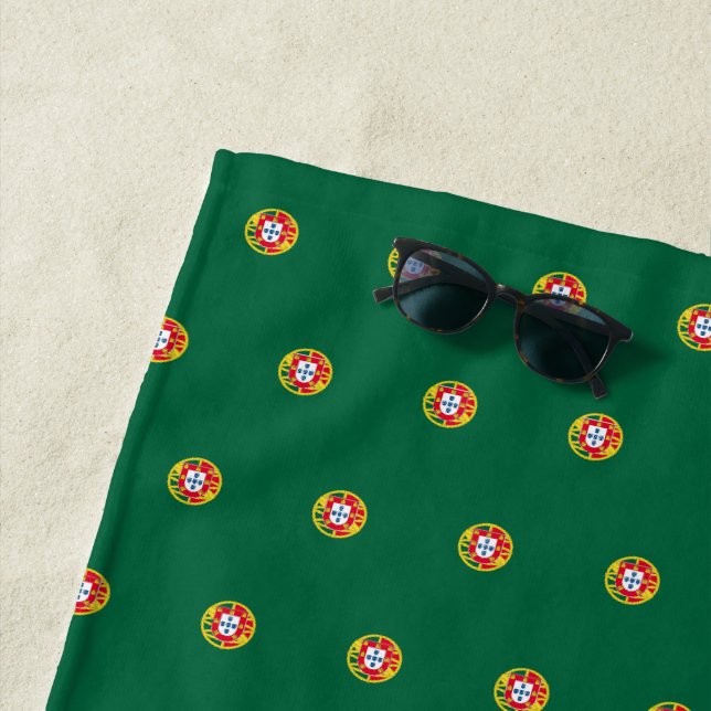Serviette De Plage Drapeau du Portugal motif pointillé (En situation)