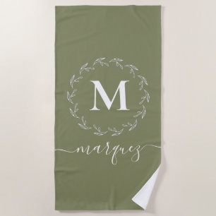 Serviette De Plage Élégant vert d'olive Monogramme de couronne person