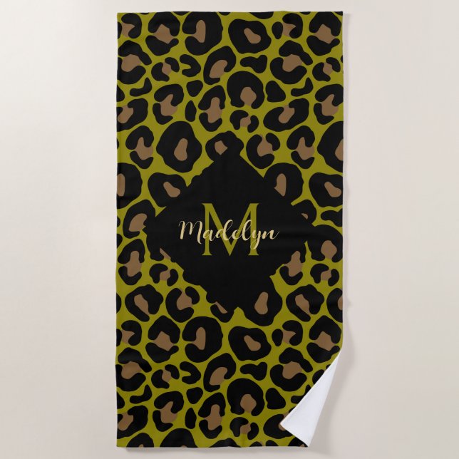 Serviette De Plage Élégant vert olive et léopard noir Monogrammé  (Devant)
