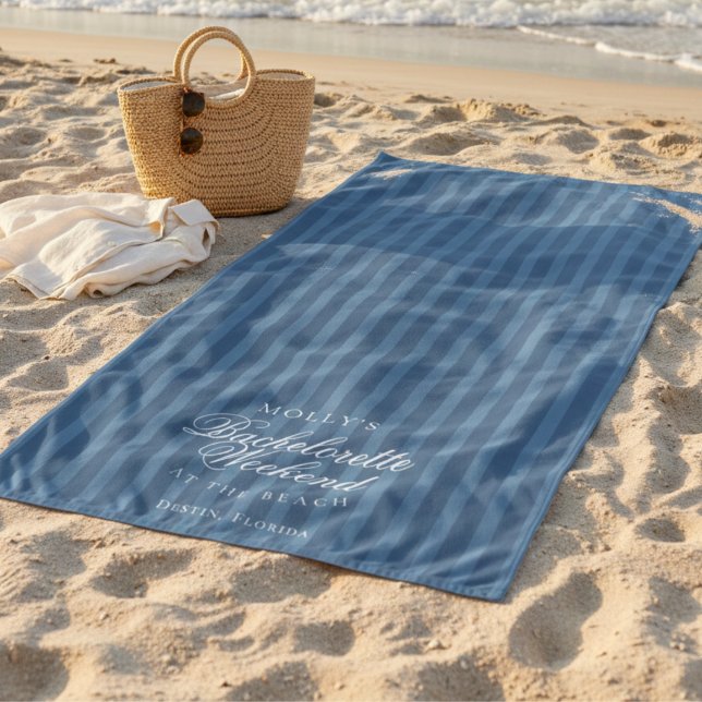 Serviette De Plage Enterrement de vie de jeune fille à rayures bleues (Coastal Blue Stripe Bachelorette Beach Towel)