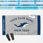 Serviette De Plage Équipe de natation grise et marine personnalisée N<br><div class="desc">La conception personnalisée de serviette de piscine pour équipe de natation pour les nageurs comporte un texte personnalisé pour le prénom et le nom du nageur, le nom du club d'équipe de natation et la mascotte ou autre texte. Ajoutez le logo de votre équipe à l'image de remplacement du dauphin....</div>