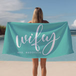 Serviette De Plage Femme Turquoise et blanche mariée mariée<br><div class="desc">Serviette De Plage De Mariée Turquoise Et Blanche. Écriture moderne serviette de plage wifey. Serviette de lune de miel parfaite pour la mariée. Personnalisez ce design personnalisé avec votre propre nom ou texte.</div>