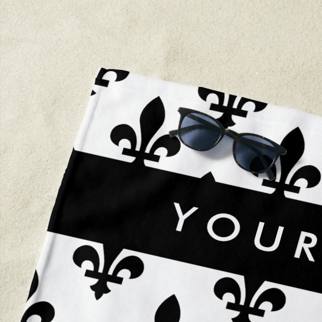 Serviette De Plage Fleur de Lis, Noir sur Blanc, Noir, Votre Nom (En situation)