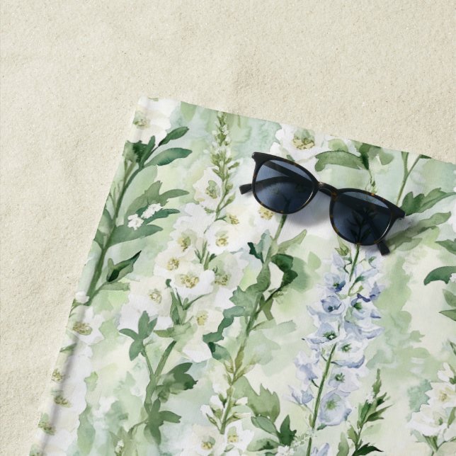 Serviette De Plage Fleurs de Delphinium blanc lavande   (En situation)