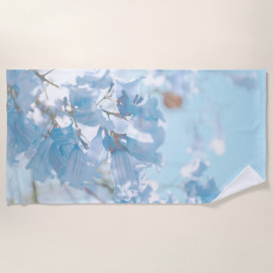 Serviette De Plage Fleurs de Jacaranda bleu pastel doux d'arbre en fl