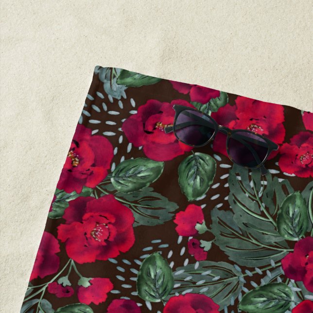 Serviette De Plage Fleurs rouges, aquarelle motifs floraux. (En situation)