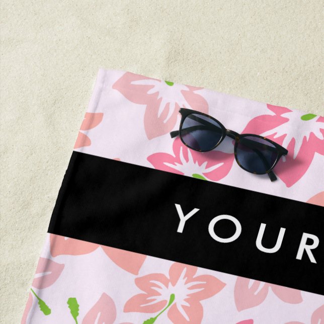 Serviette De Plage Hibiscus rose, Fleurs roses, Votre nom (En situation)