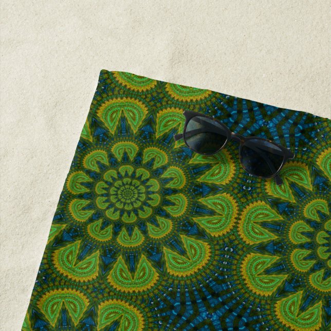 Serviette De Plage Hippie Abstraite Vert & Marine Fleurs Bleues Ethni (En situation)