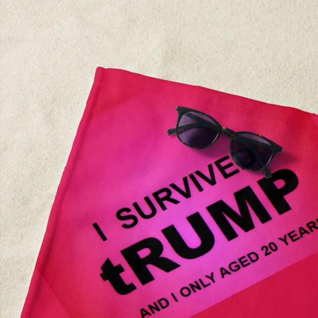Serviette De Plage J'ai survécu à tRUMP  (En situation)