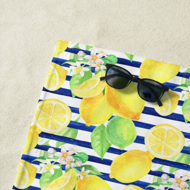Serviette De Plage Joli citrons aquarelle sur bandes bleues (En situation)