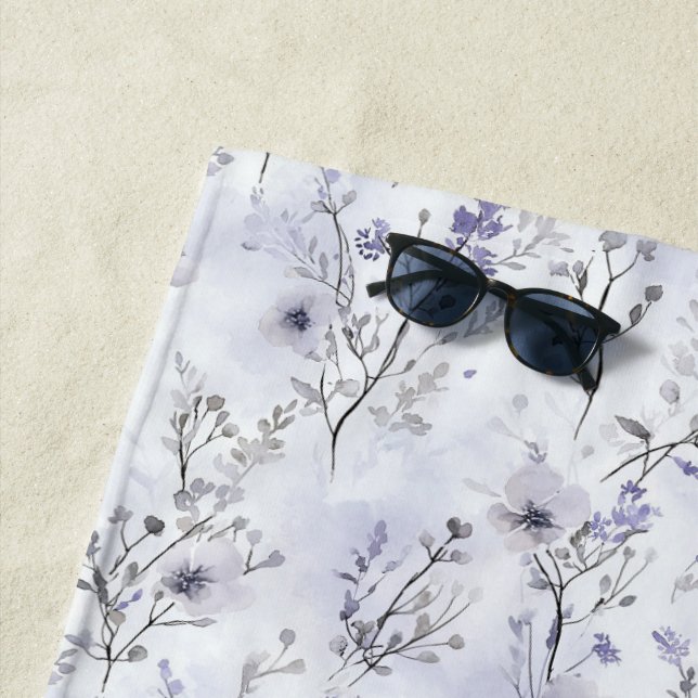 Serviette De Plage Jolies Fleurs Violettes   (En situation)