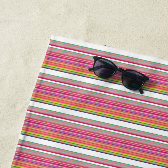 Serviette De Plage Jolies rayures blanches colorées (En situation)