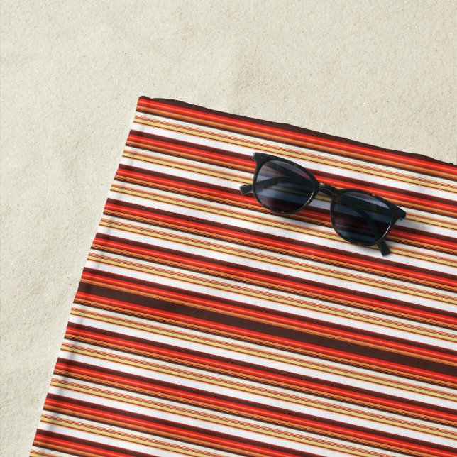 Serviette De Plage Jolies rayures brunes rouges (En situation)
