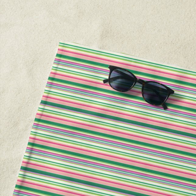 Serviette De Plage Jolies rayures roses vertes (En situation)