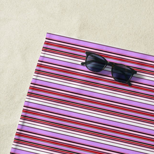 Serviette De Plage Jolies rayures rouge violet (En situation)