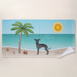 Serviette De Plage Lévrier Italien Noir sur une Plage Tropicale en Ét