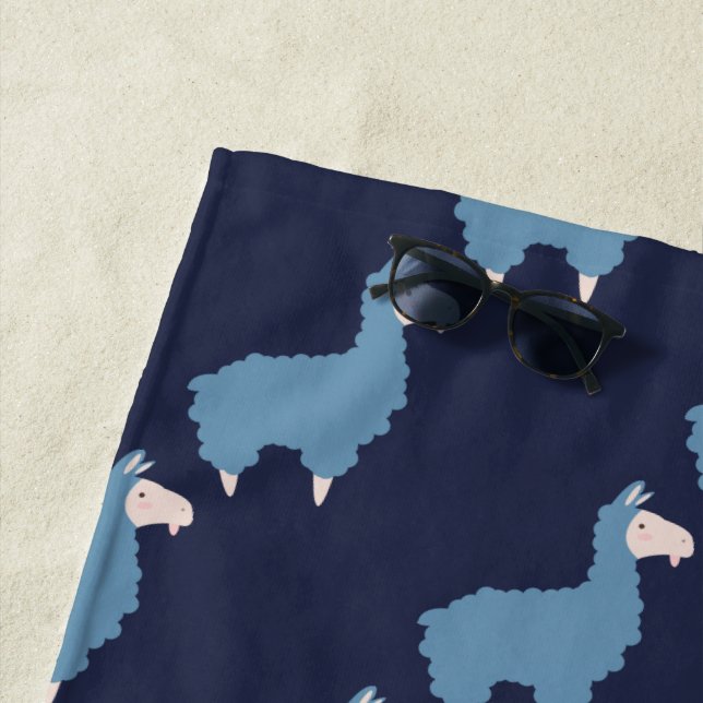 Serviette De Plage Llamas Bleues mignonnes avec initiales (En situation)