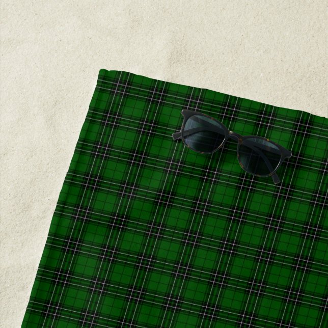 Serviette De Plage MacLean Tartan vert et noir plaid (En situation)