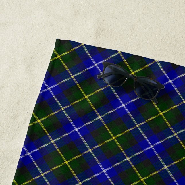 Serviette De Plage Macneil de Barra tartan bleu vert plaid (En situation)