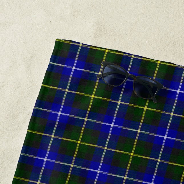 Serviette De Plage Macneil de Barra tartan bleu vert plaid (En situation)