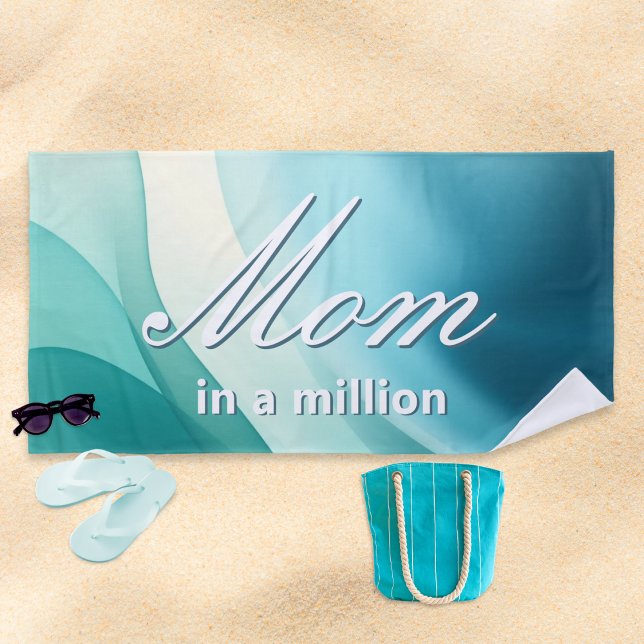 Serviette De Plage Maman dans un million Elegant Aqua fête des mères (A chic beach towel with 'Mom in a million' slogan in white script on a turquoise abstract background)